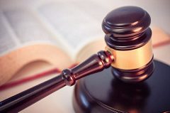 さまざまな事例 裁判官の木槌